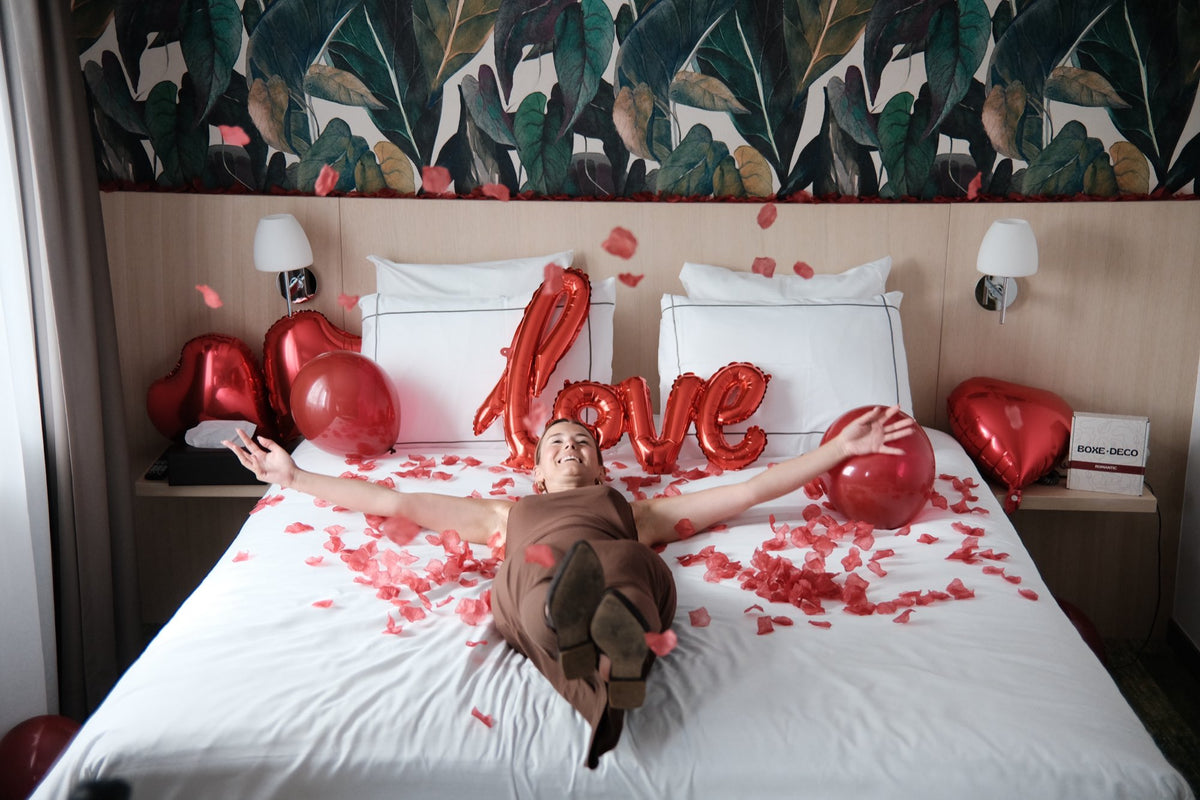 Réaction de joie en découvrant la chambre décorée Boxe Deco